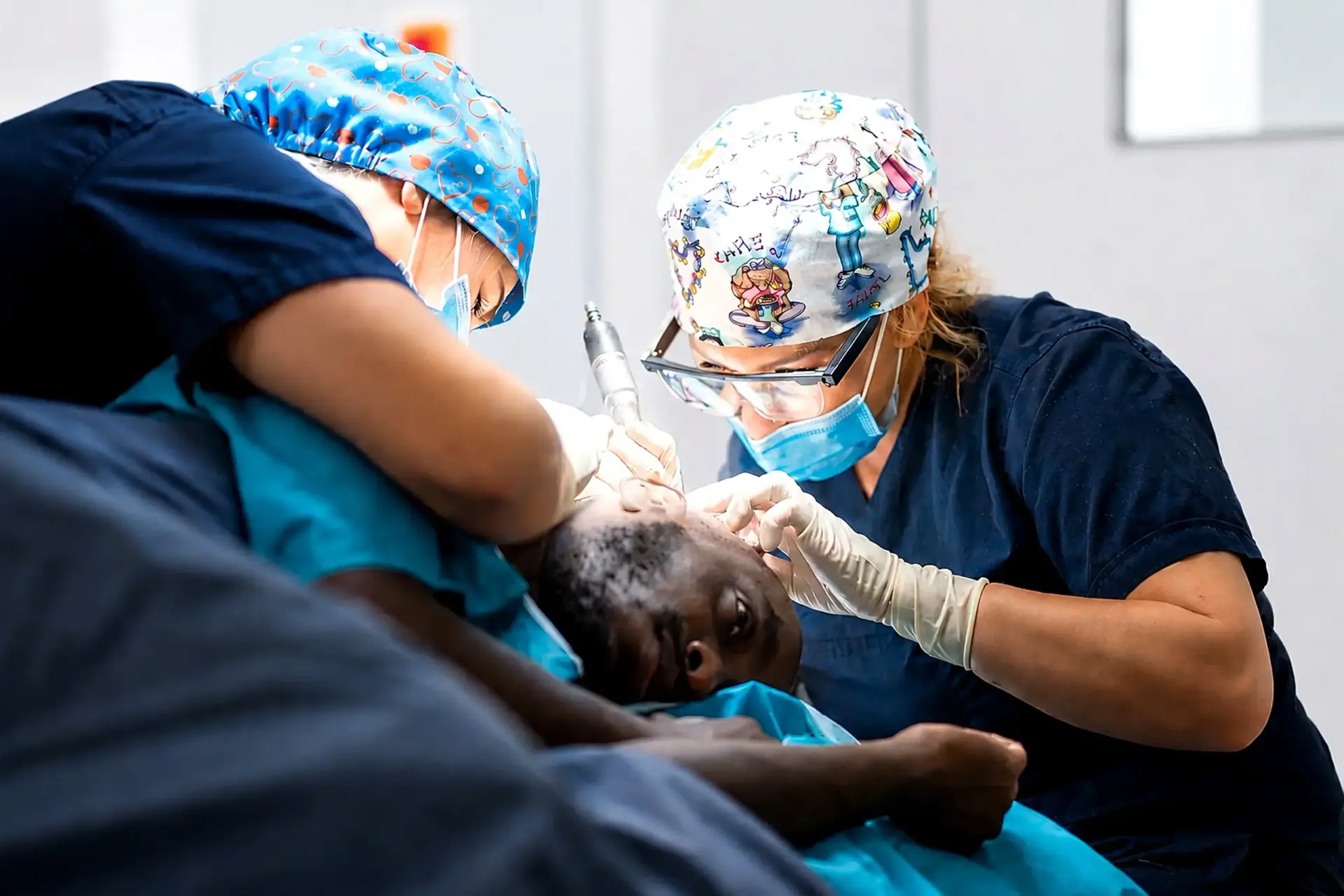 Greffe cheveux crépus afro à Paris
